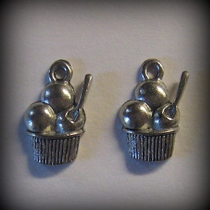 4 Silver Pewter Dish of Ice Cream Charms (qb73)