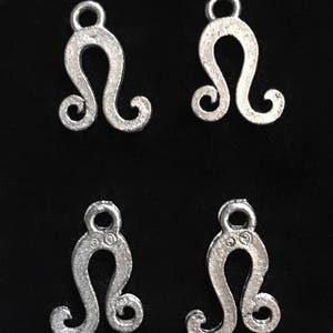 4 Silver Pewter Leo Charms, Astrology Charms, ZodiacCharms  (qb113)