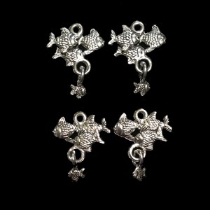 4 Silver Trio of Fish Charms (qb221)