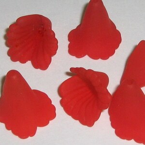 Handgefärbte 20mm Cherry Red Lucite Iris Flowers (ri20mm14)