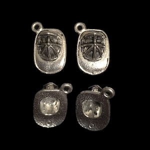4 Silver Fireman&#39;s Helmet Charms (qb214)