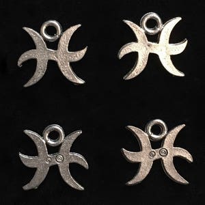 4 Silver Pewter Pisces Charms, Astrology Charms, ZodiacCharms  (qb122)