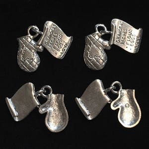 4 Silver Pewter Oven Mitten with Grandma&#39;s Recipe Charms (qb100)