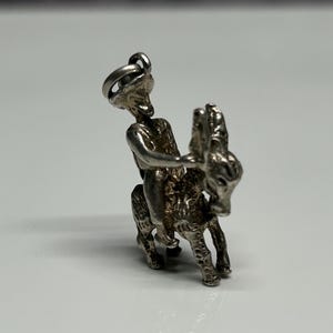 Pingente vintage de prata esterlina, pingente de pulseira de prata, pingente de homem montando burro
