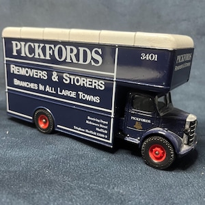 Corgi Pickfords Remover & Storers Van, Corgi Classic Vintage Model Buses and Vans