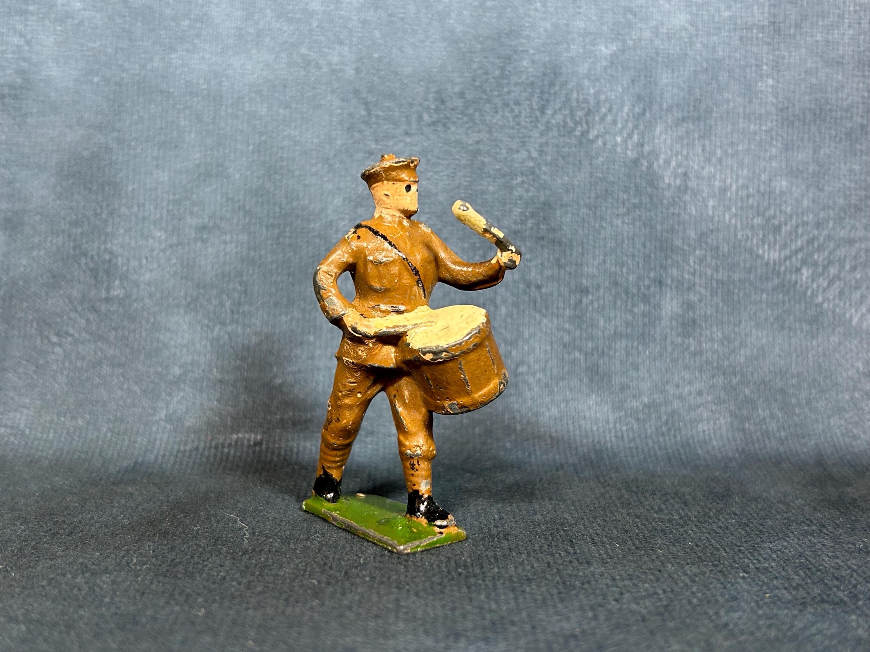 こまどりフィギュア　イギリス　ビンテージ イギリス ヴィンテージ ミニカー CORGI TOYS 『CITROEN DS19』 N-03221