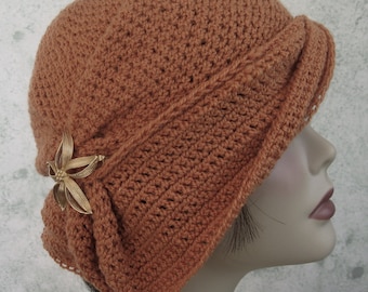 Crochet Hat Pattern Womens Cloche avec des fronces latérales et un téléchargement numérique à bord drapé