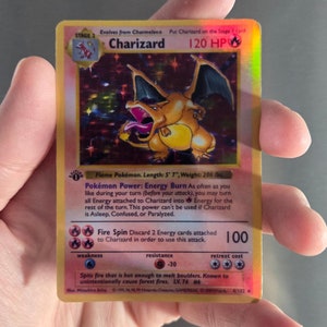 Carte Pokémon Charizard aimantée ou autocollante 1ère édition, jeu de base holographique inversé n° 4, carte Pokémon pas réelle faite maison, idéale pour les cadeaux et les cadeaux