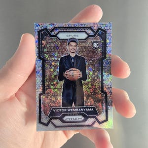 Aimant ou autocollant Victor Wembanyama, carte holographique inversée Prizm Disco, carte de basket-ball faite maison, idéale pour les cadeaux