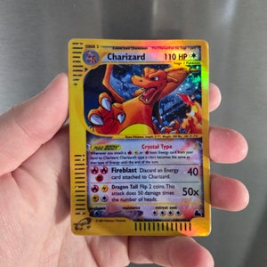 Aimant ou carte autocollant Pokémon Charizard Skyridge Crystal holographique inversé #146, carte Pokémon pas vraie faite maison, idéale pour les cadeaux et les cadeaux