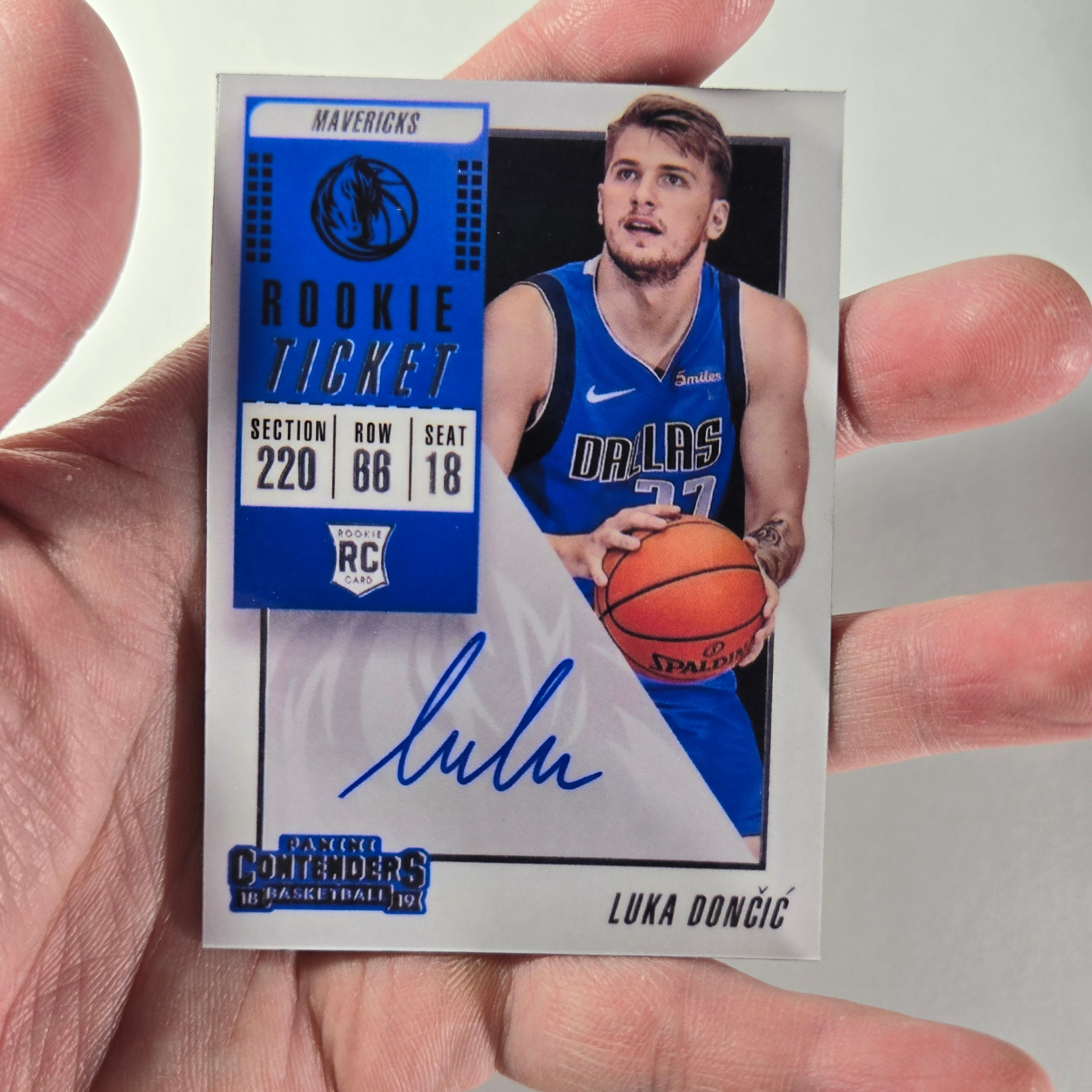 Luka Doncic Panini NBAカード KABOOM ドンチッチ Luka Doncic 2021-22 Panini Crown Royale Basketball Kaboom Card #1
