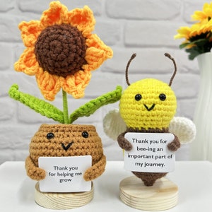 2PCS Cute Thank you Gift Set-Handmade Crochet Bee with Sunflower-Emotional Support Gift-Gratitude Gift for Parents/Friend/Teacher-Desk Decor