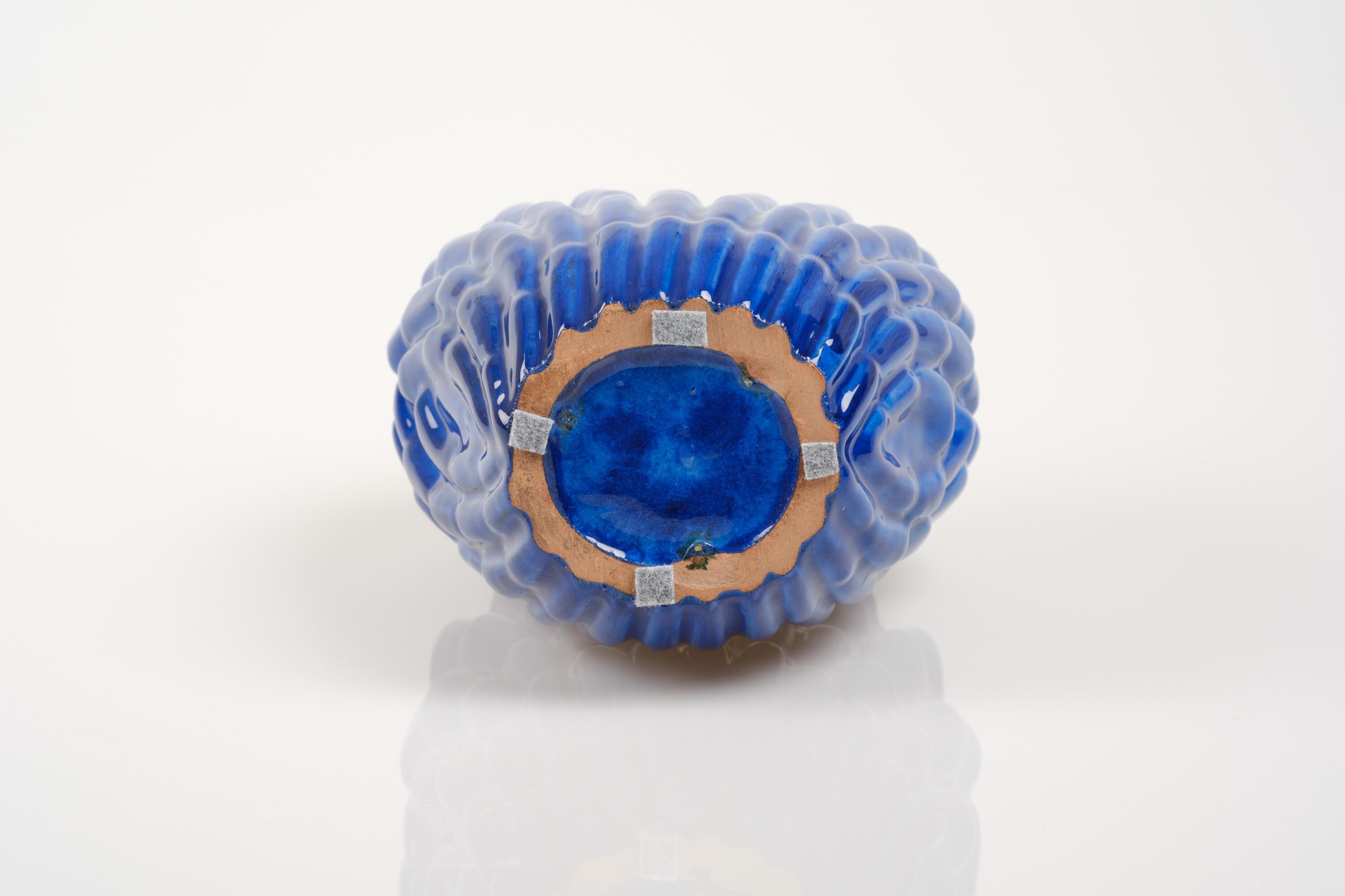 Vicke Lindstrand Shell Vase: Upsala Ekeby, 1940s Swedish Pottery