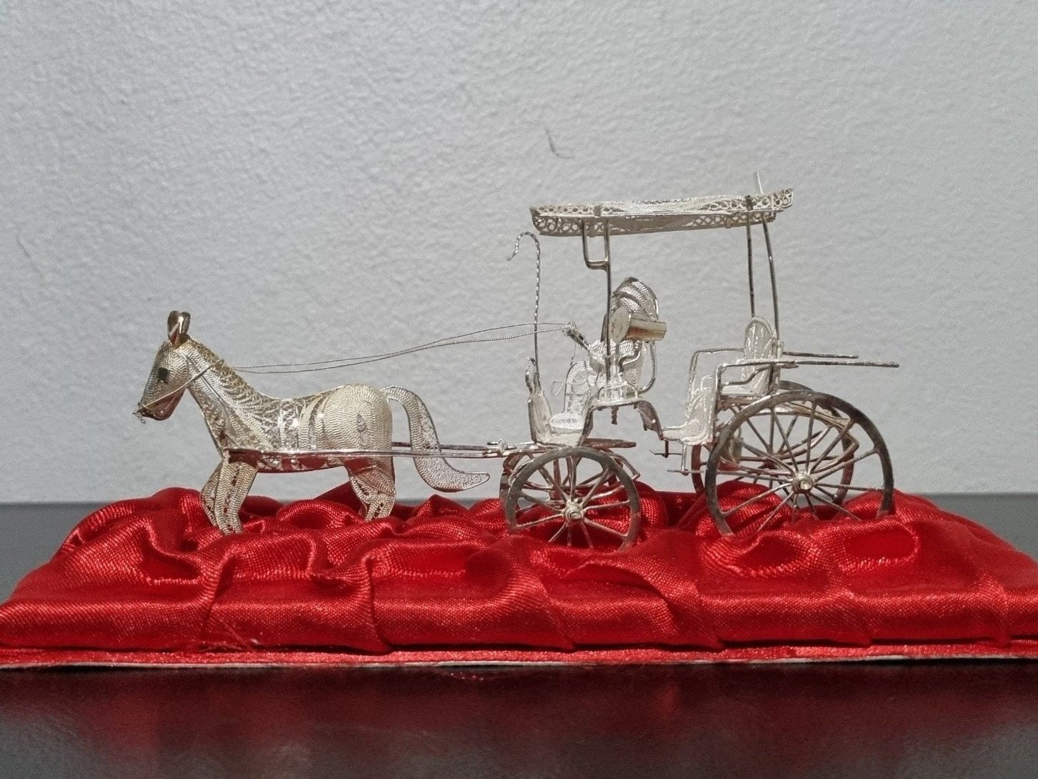 リリパットレーン　THE WAGGON & HORSES s-l400.jpg