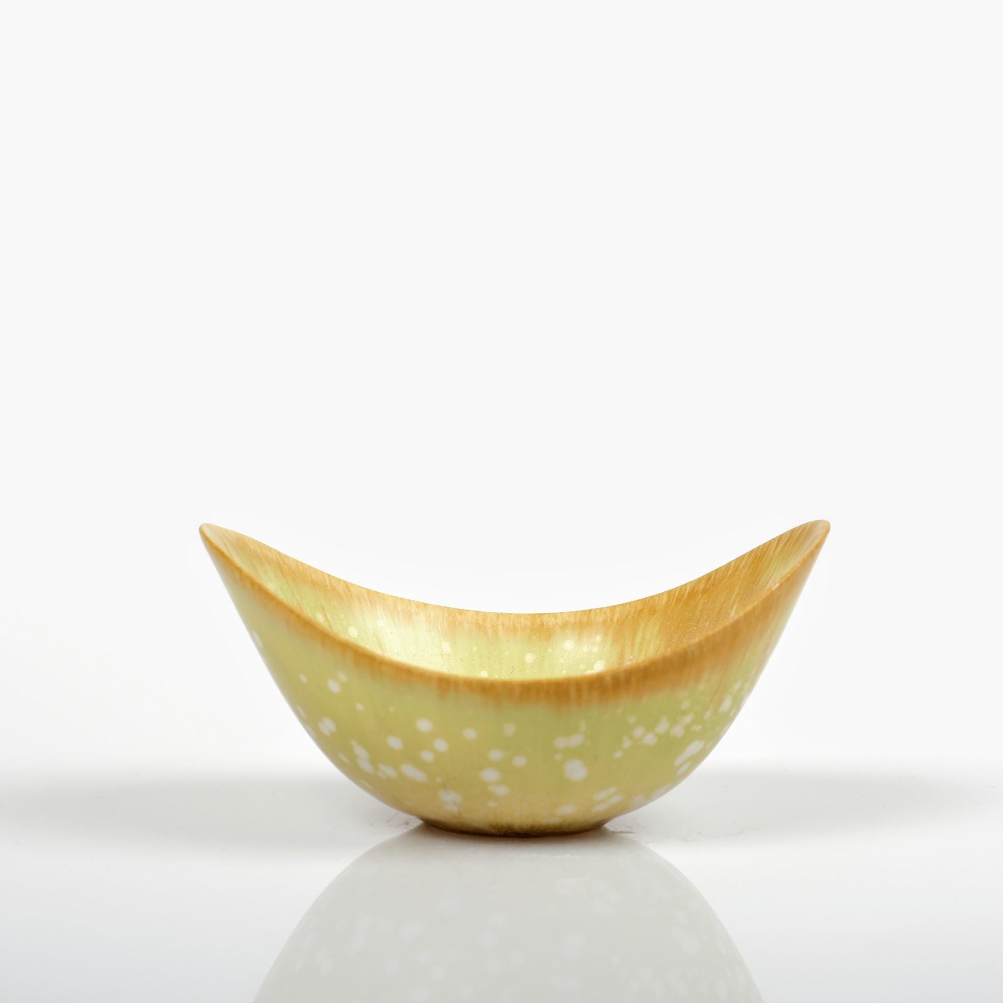 Gunnar Nylund ロールストランド ARO ボウル: ピスタチオ グリーン釉