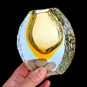 Murano glass vase Alessandro Mandruzzato 1980s Italian design Venetian glass art sommerso technique