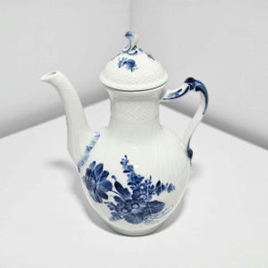 Royal Copenhagen porcelain coffee pot Blå Blomst series Danish design Scandinavian handmade pottery Denmark handpainted model 10/1517