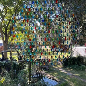 Chicken wire sun catcher, round 18 inches