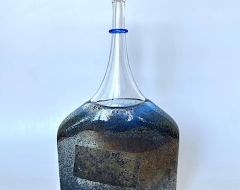 Vaso bottiglia in vetro artistico firmato Kosta Boda Sweden di Bertil Vallien - 89253 - 31 cm. / 12,2"H