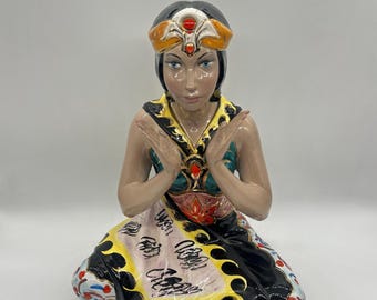 Rara statuetta in ceramica italiana Artenova raffigurante una donna spirituale, decorazione orientalista del periodo Mid-Century Modern, anni '50.