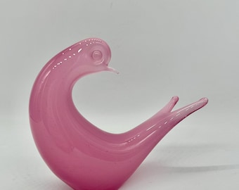Scultura a forma di uccello in raro vetro di Murano, alabastro rosa opalino, di Archimede Seguso, risalente agli anni '60 circa.