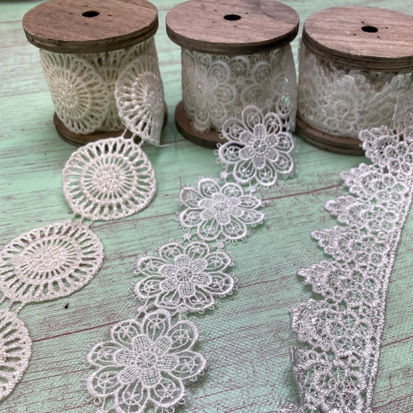 Antique White Lace on Wooden Spool, 2" Lace 6.6 Ft Roll , Cranberry Raw Muslin, Medallion Lace, Floral Lace, Scalloped Lace, Book Making