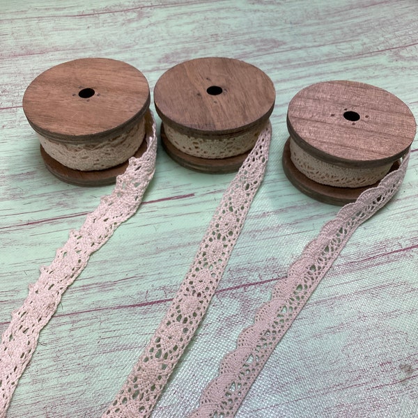 Antique White Lace on Wooden Spool, 1" - 1 1/4" Lace 9.8Ft Roll, Great for Gift Wrapping, Wreaths, Decorations and Bows