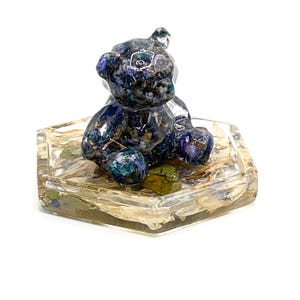 Orsacchiotto in resina con petali di fiori secchi e vassoio abbinato / Regalo commemorativo per neonato, ricordo di aborto spontaneo, regalo di condoglianze per la perdita