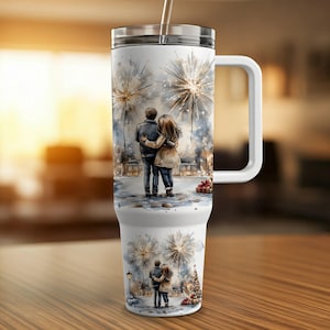 Clipart Saint-Sylvestre, PNG couple aquarelle, feux d'artifice dans la ville, graphiques de célébration, conception de sublimation d'hiver pour faire des autocollants, des cartes