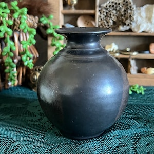 Vintage hand painted black vase pot