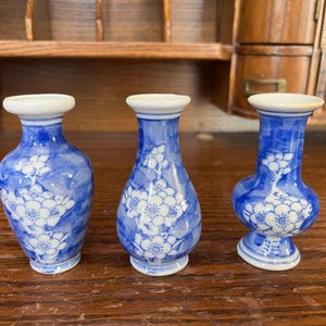 Set of 3 hand painted blue and white ceramic Chinese small bud vases