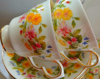 Zestaw do herbaty Colclough Bone China: Wzór z żywopłotu i kwiatów