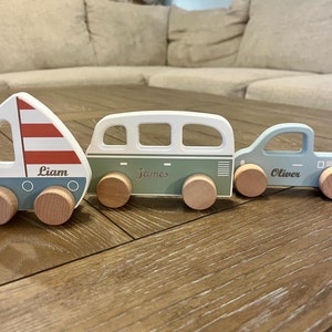 Gepersonaliseerde houten speelgoedauto voor peuters, eerste verjaardagscadeau, kraamcadeau, auto's met namen, gepersonaliseerd cadeau voor kinderen, eerste kerst