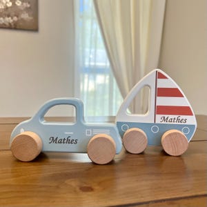 Gepersonaliseerde houten speelgoedauto voor peuters, eerste verjaardagscadeau, kraamcadeau, auto's met namen, gepersonaliseerd cadeau voor kinderen, eerste kerst