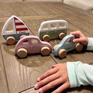Coche de juguete de madera personalizado para niños pequeños, regalo de primer cumpleaños, regalo de baby shower, coches con nombres, regalo personalizado para niños, primera Navidad