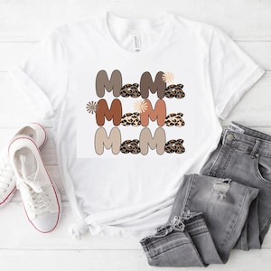 Mama motief, lettertype met Leoprint vorm PNG Mama Mummy T shirt print cup ontwerp afdrukbaar mooi lettertype in Leo MAMAMAMA direct downloaden