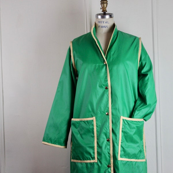 Imperméable Kelly vert et beige brillant des années 1980 - se replie dans une pochette / sac - coupe-vent vintage, veste légère en nylon, trench - taille unique, osfm