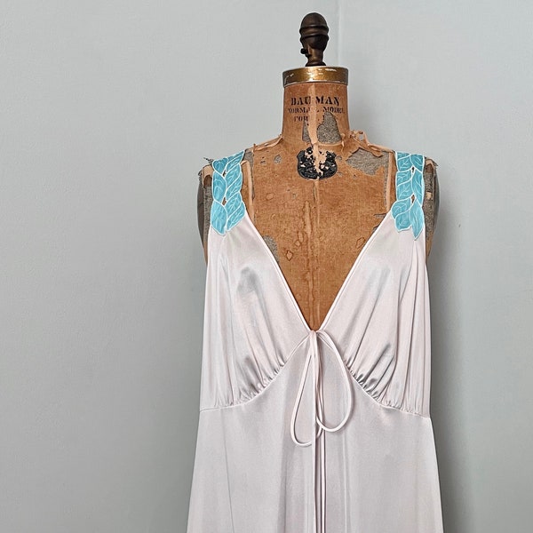 something blue, 1970s 2pc Kayser Peignoir Set, leaf Nightgown & quilted Robe, white + aqua - vintage plus size XL, XXL
