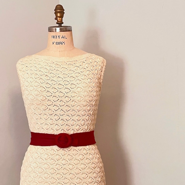vintage Ivory Knit Sheath Dress - scalloped pattern + bateau neckline + knee length - court house wedding, minimalistic - size medium, large