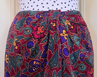 1980s Floral SILK Sarong / gonna avvolgente di Anne Klein - toni gioiello, rosso intenso + viola reale + oro + verde - taglia vintage 14, media, grande