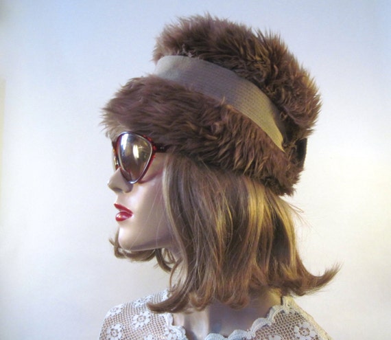 vintage 1960s faux fur cloche with brown grosgrai… - image 1