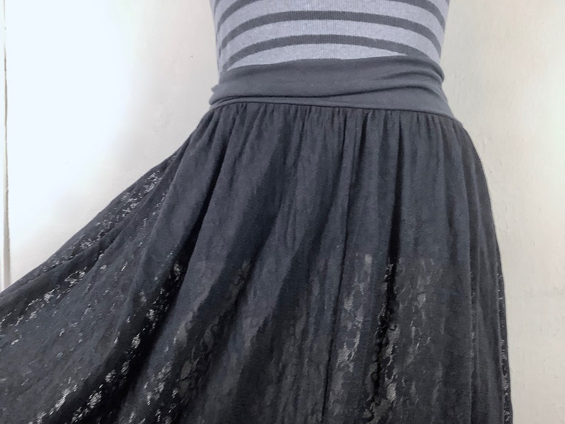 medium 1980 Black Lace goth wiccan cinch waist dark floral vintage size large Midi Length Skirt with slouchy
