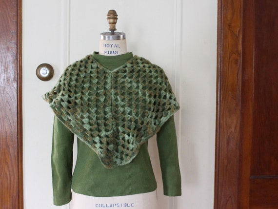 1970s pea green  sweater & poncho set - vintage r… - image 2