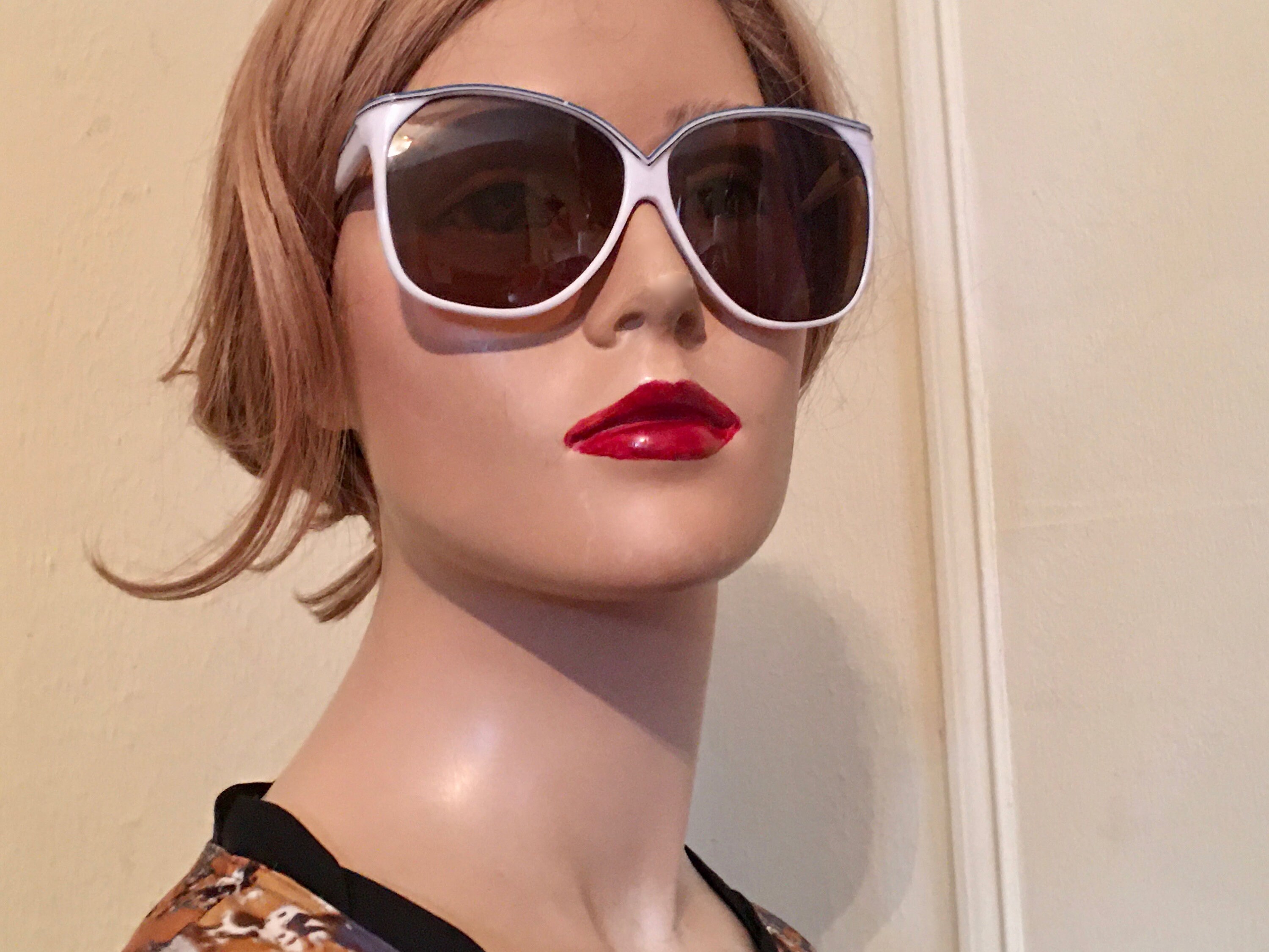 NEW WAVE Vintage Oversized Sunglasses - White Plastic Frames 