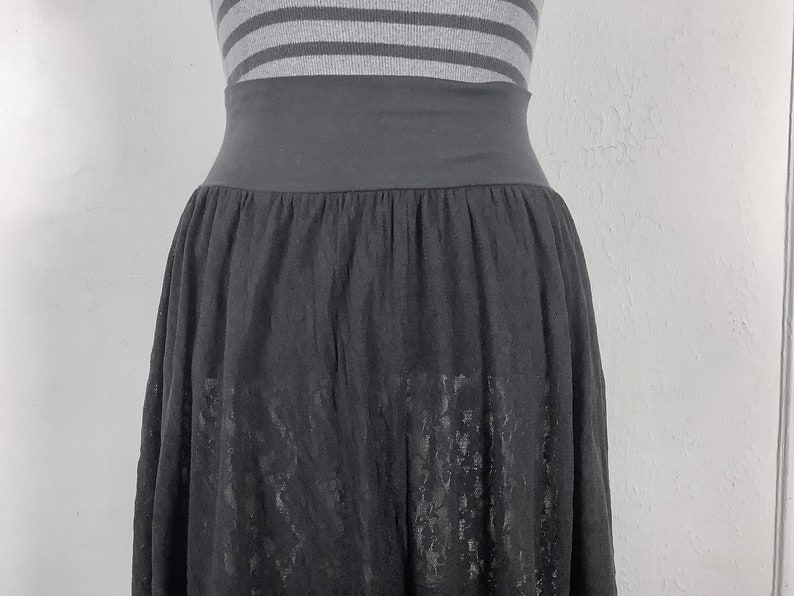 medium 1980 Black Lace goth wiccan cinch waist dark floral vintage size large Midi Length Skirt with slouchy