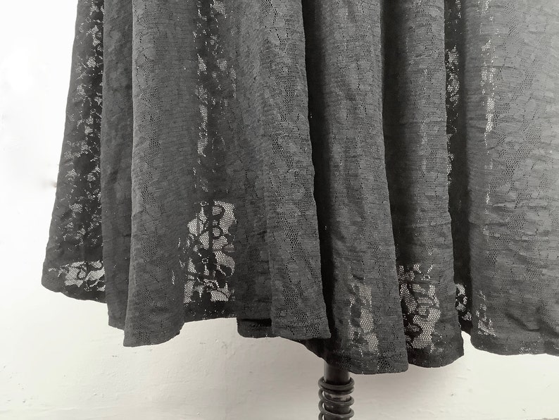 medium 1980 Black Lace goth wiccan cinch waist dark floral vintage size large Midi Length Skirt with slouchy