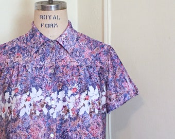 grannycore, vintage short sleeves blouse with sassy split sleeves + pockets - purple + mauve wispy flowers - size medium to large