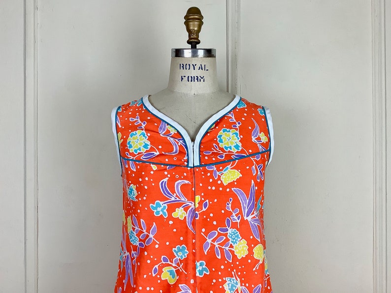 size small to medium zip up house dress vintage 1960s orange floral cotton DAY DRESS