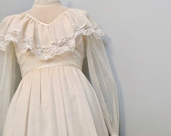 vintage 1970s White Cotton & Lace Victorian Lawn Dress - cottagecore, wedding, ruffles, high neck, tie back - size small to medium