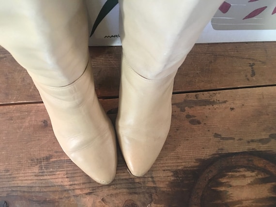 size 6, 1980s sandy camel leather Boots - vintage… - image 4